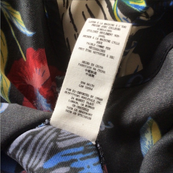 FREE PEOPLE SILKY NIGHTS FLORAL BLOUSE SMALL - Picture 15 of 15